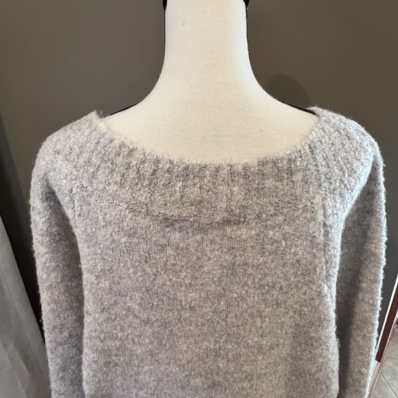 Women's Express Wool Blend Scoop Neck Oatmeal, Batwing Sleeve, Size Medium - Picture 4 of 10